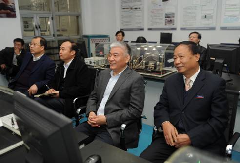 2011年科技部副部长在NG28调研时指出： 人才是底子 科技是关键 效益是基础